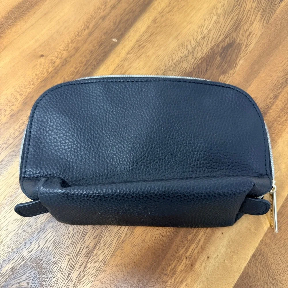 Laura Mercier Black Pebbled Faux Leather Cosmetic Makeup‎ Bag Pouch Zip Top